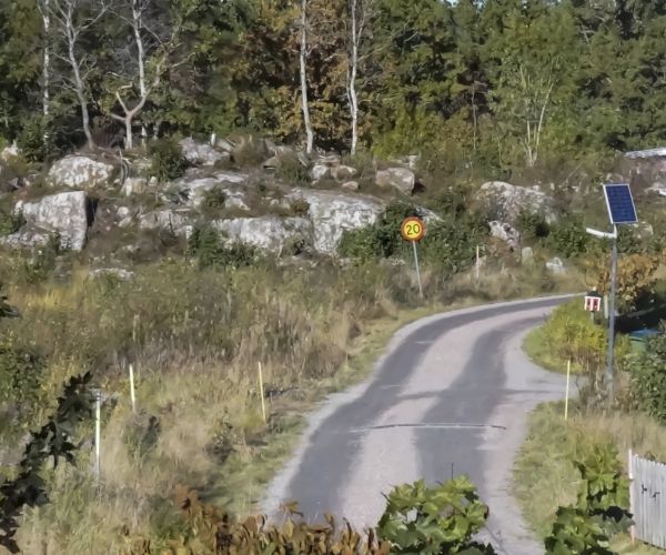 Väg med LED gatubelysning solceller